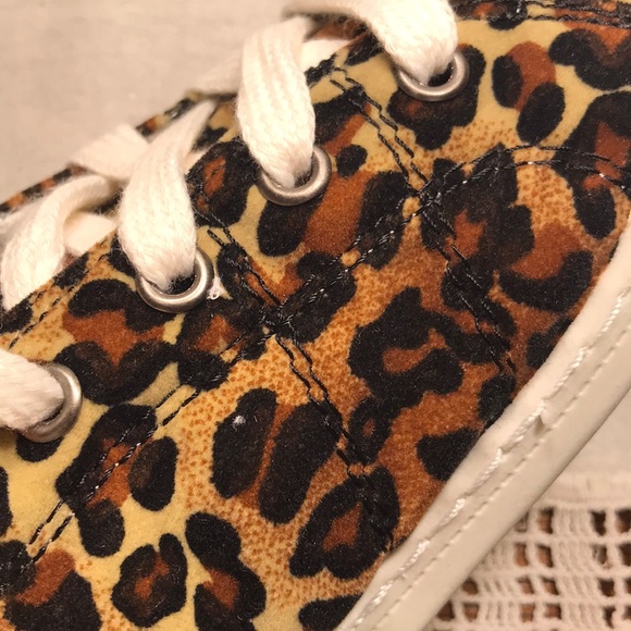 One pair left!!  Size 6 - Picture 4 of 5